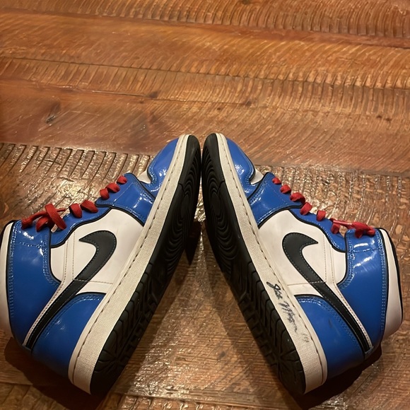 I grew out of them. They were sighed by a duoble a baseball team, like new - Picture 4 of 4